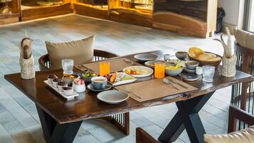 Free daily full breakfast