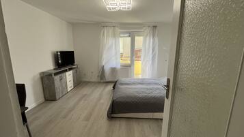 1 slaapkamer, een strijkplank/strijkijzer, wifi, beddengoed