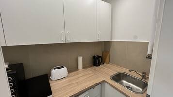 KylskÄp, mikrovÄgsugn, ugn och spishÀll