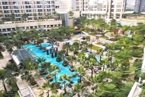 Outdoor pool - Premium Taman Anggrek Residences (West Jakarta)