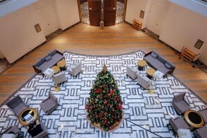 المنشأة من الداخل