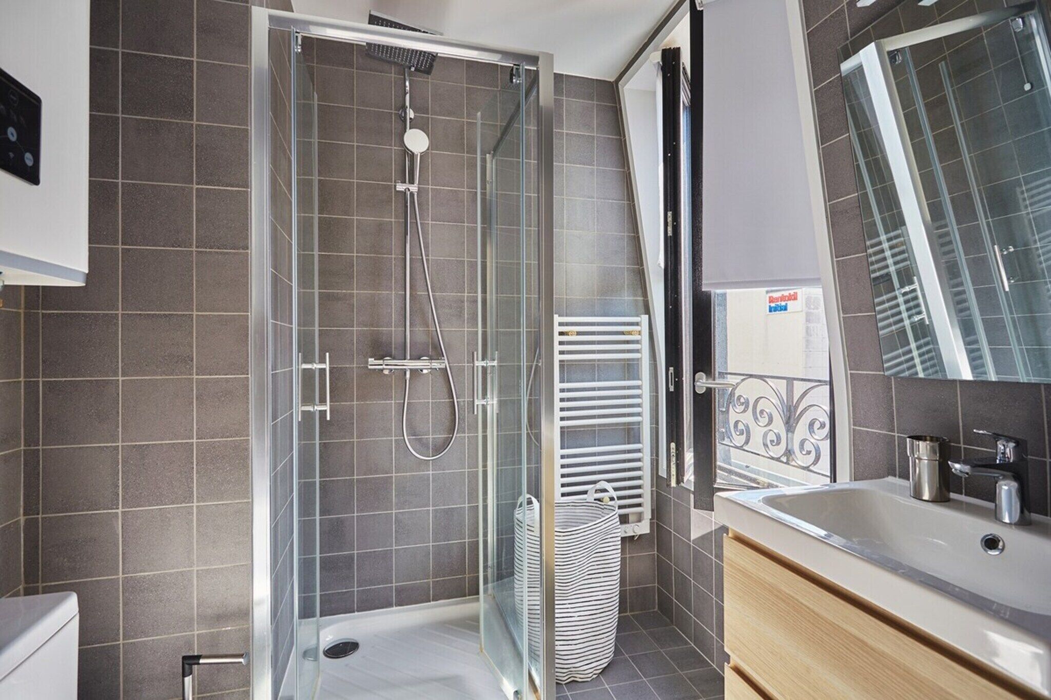 Douche, sèche-cheveux