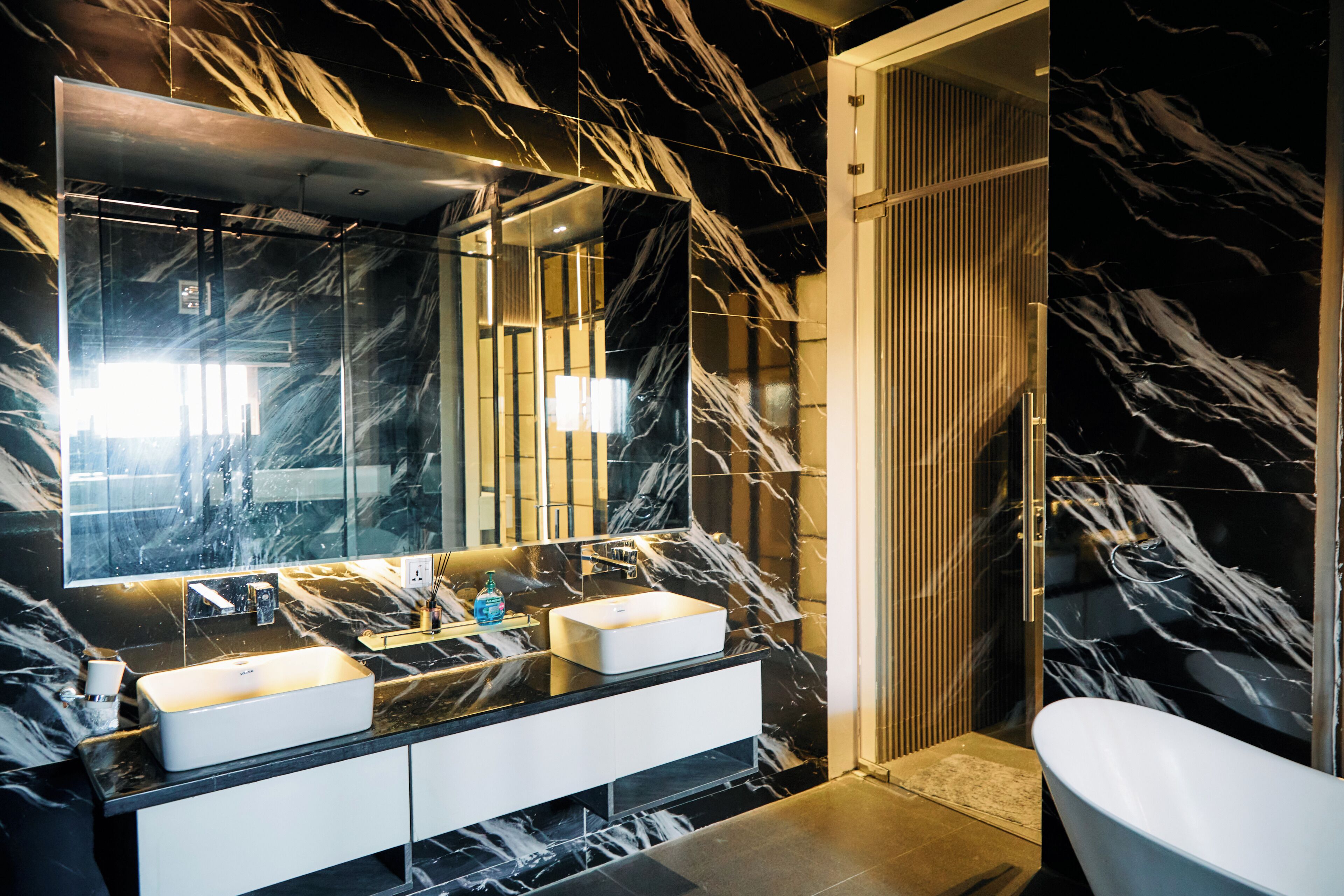 Luxury Apartment, City View | Bathroom