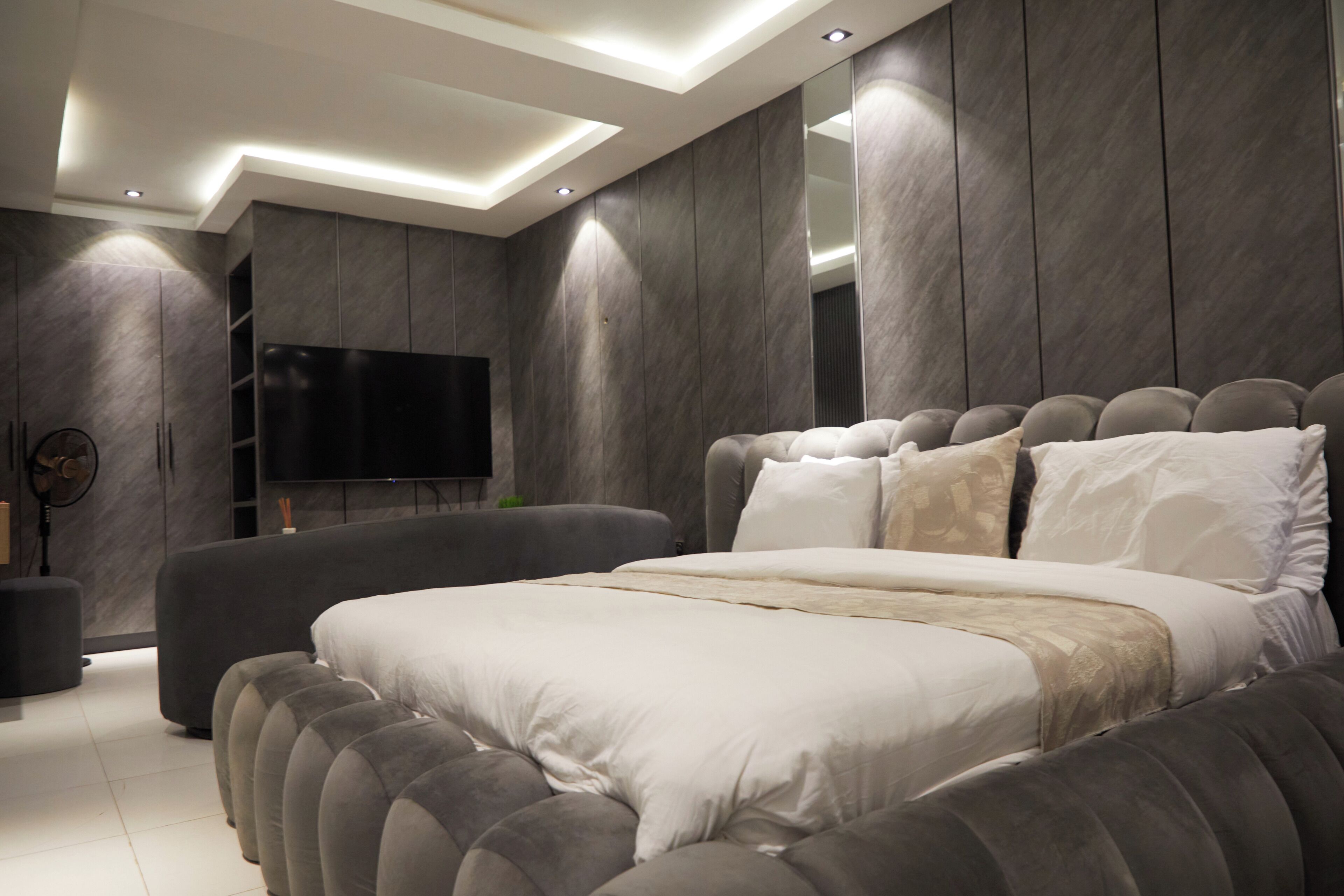 Departamento de lujo, balcón, vista a la ciudad | Escritorio y espacio para trabajar con laptop 