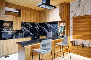 Luxury Apartment, Balcony, City View | Private kitchen - Mo's Place by Zuno Homes (Abuja)