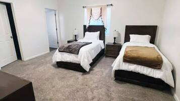 4 Schlafzimmer, Bügeleisen/Bügelbrett, WLAN, Bettwäsche