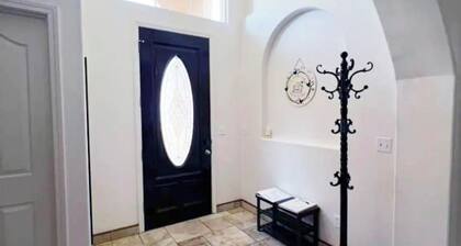 Charming 4-bedroom 3-Bathroom Villa in Porterville