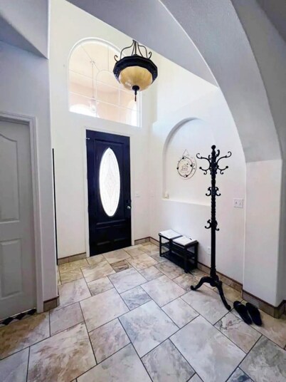 Charming 4-bedroom 3-Bathroom Villa in Porterville