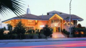 A hotel with a modern design, featuring a prominent entrance and a well-lit facade. - VILLA LYCUS TERMAL OTEL (Denizli)