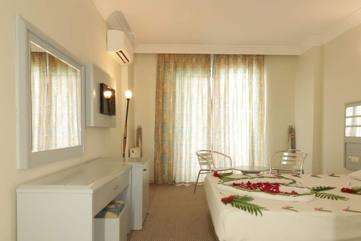 Standard Single Room, Balcony, Garden View