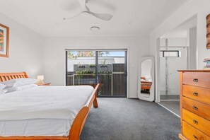 Iron/ironing board, WiFi, bed sheets, wheelchair access - Bright Family Home in Rydalmere with Yard & BBQ (Rydalmere)