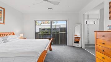 Iron/ironing board, WiFi, bed sheets, wheelchair access