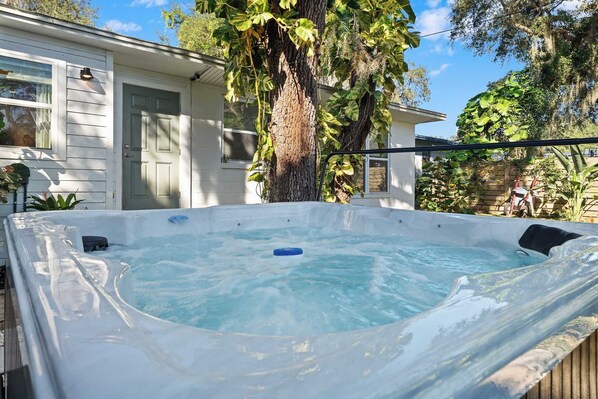 Outdoor spa tub