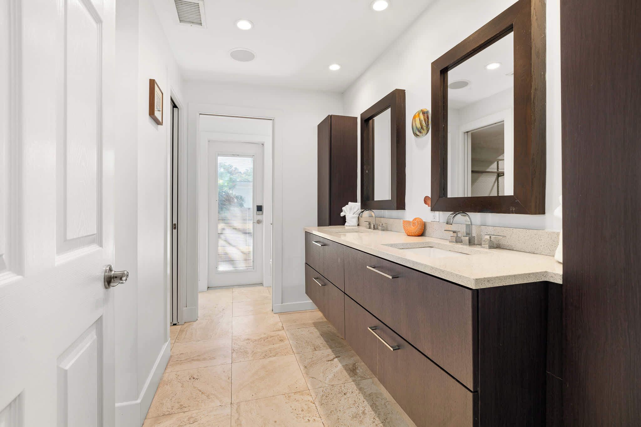 Een douche, een haardroger, handdoeken