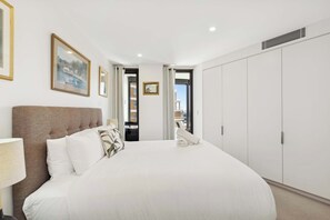 3 bedrooms, iron/ironing board, WiFi, bed sheets - Beachside by Coast Hosting (Terrigal)