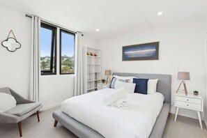 3 عدّة غرف نوم ومكواة/لوح كي وواي فاي وملاءات أسرّة