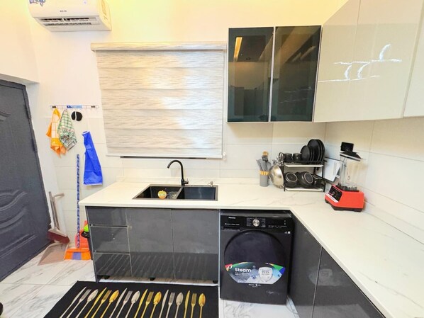 Apartemen, balkon, pemandangan pantai | Dapur pribadi