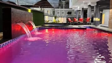 Kolam renang outdoor