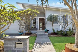 Exterior detail - Hibiscus by Coast Hosting (Wamberal)