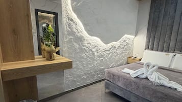 In-room safe, free WiFi