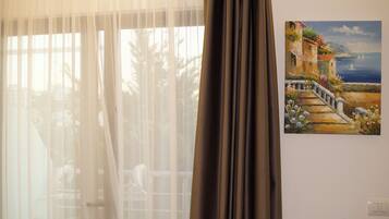 In-room safe, free WiFi