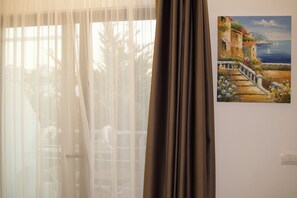 In-room safe, free WiFi