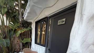 In-room safe, free WiFi