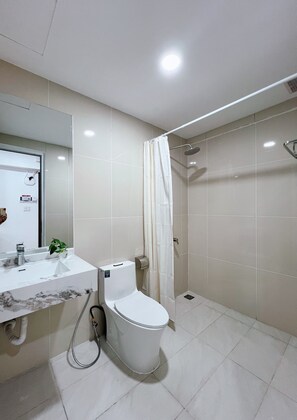 Hair dryer, towels, soap, toilet paper