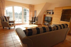 Smart TV, videojuegos, reproductor de DVD y libros 