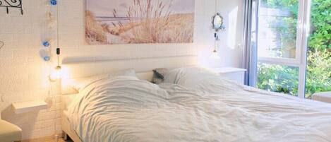 Desk, iron/ironing board, free WiFi