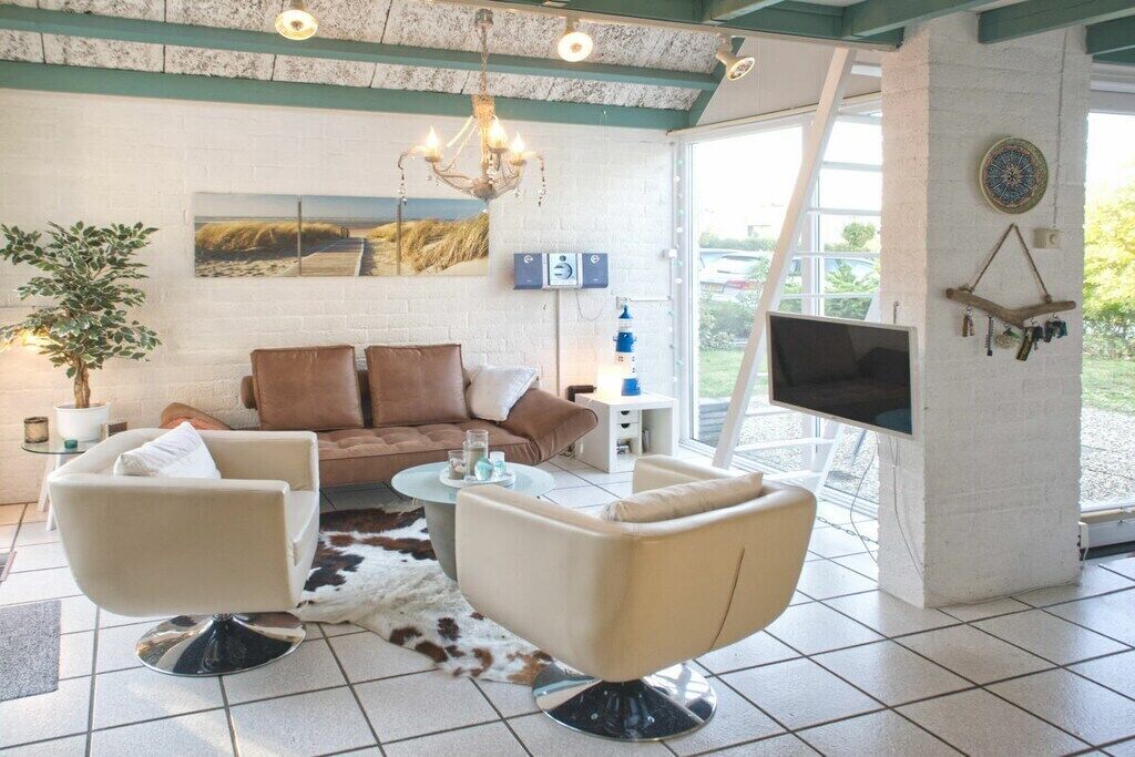 智能電視、壁爐、DVD 播放機、書籍