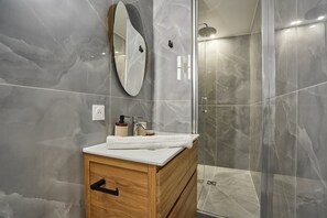 Een douche, een haardroger