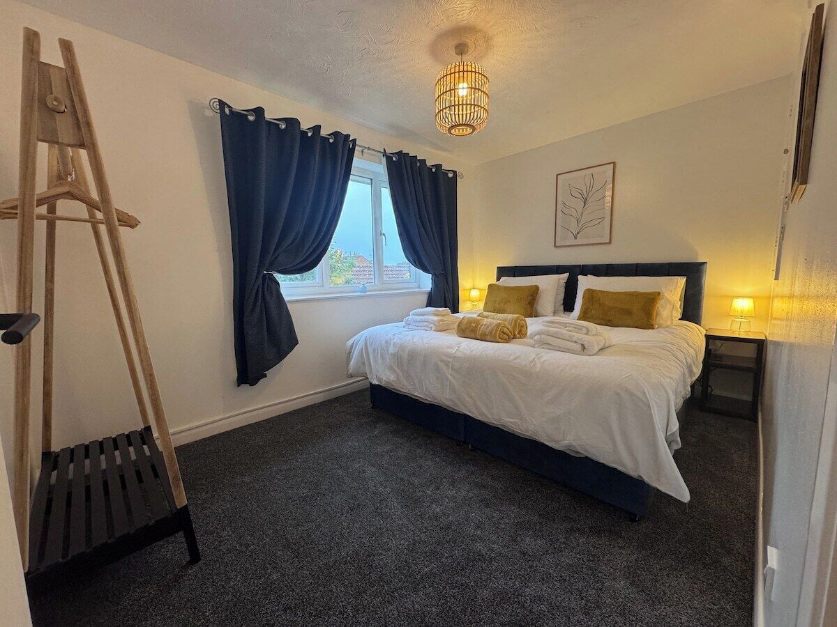 2 bedrooms, iron/ironing board, free WiFi