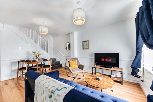 Cosy Sleeps 5 Bedford Stay