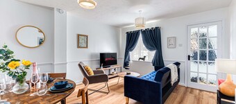 Cosy Sleeps 5 Bedford Stay