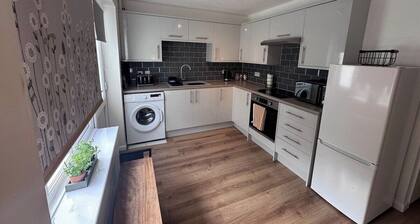 Cosy Sleeps 5 Bedford Stay