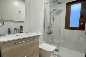 Shower - Only adults rural house in Burgos (Burgos)