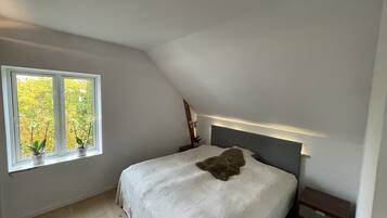 3 Schlafzimmer, BĂŒgeleisen/BĂŒgelbrett, Internetzugang, BettwĂ€sche