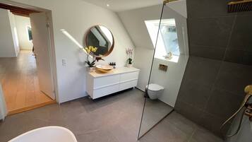 淋浴设施、吹风机、毛巾