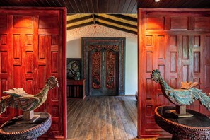 Brankas dan Wi-Fi gratis