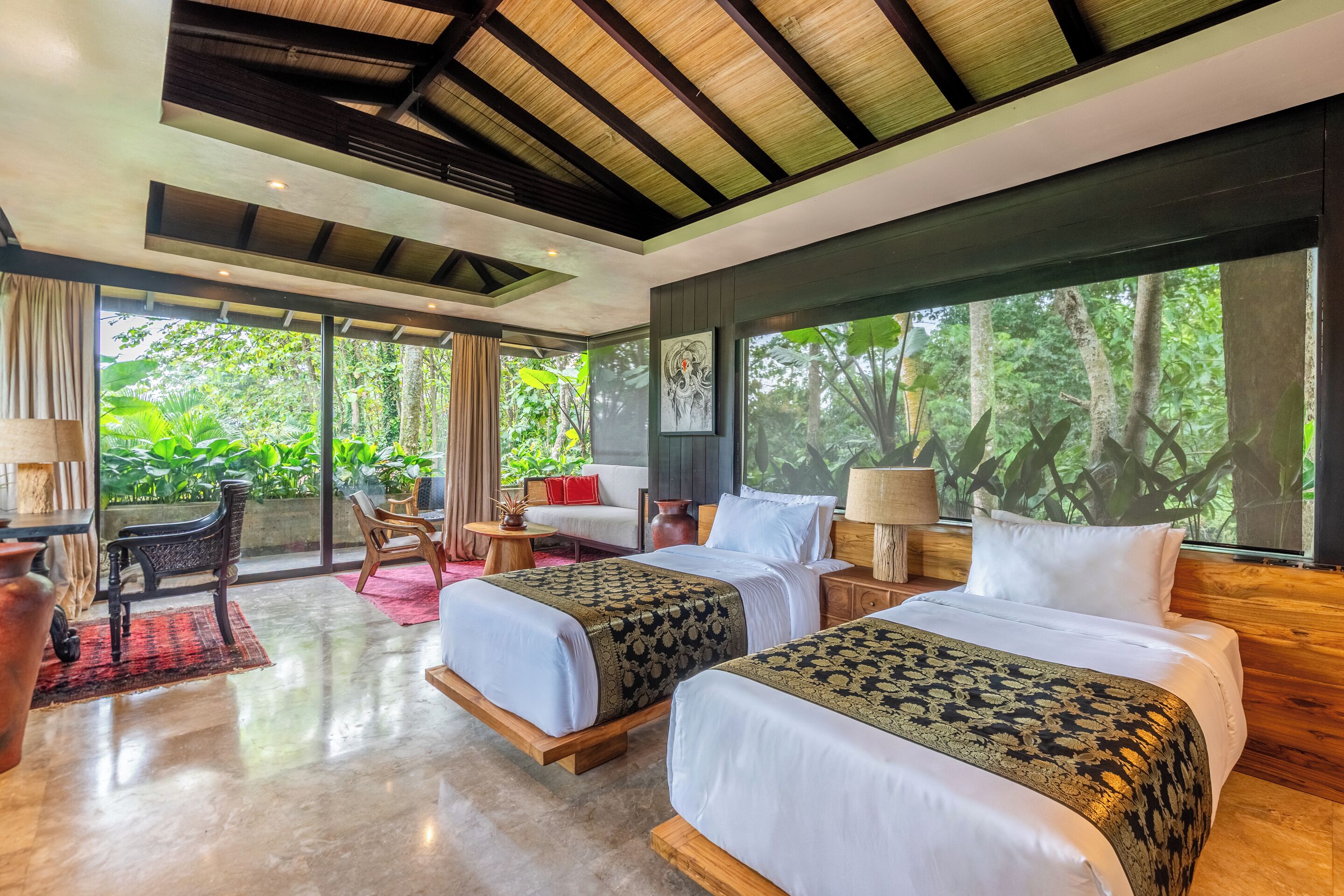 Habitación Deluxe con 1 cama matrimonial o 2 individuales, balcón, vista al jardín | Caja de seguridad en la habitación y wifi gratis 