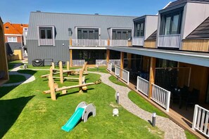 Children’s area - Ground floor lodge with private veranda (Zoutelande)