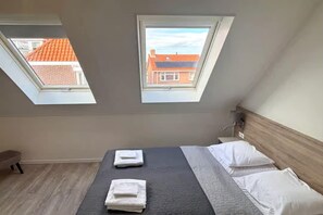 1 bedroom, free WiFi - Lodge located on the church square. (Zoutelande)
