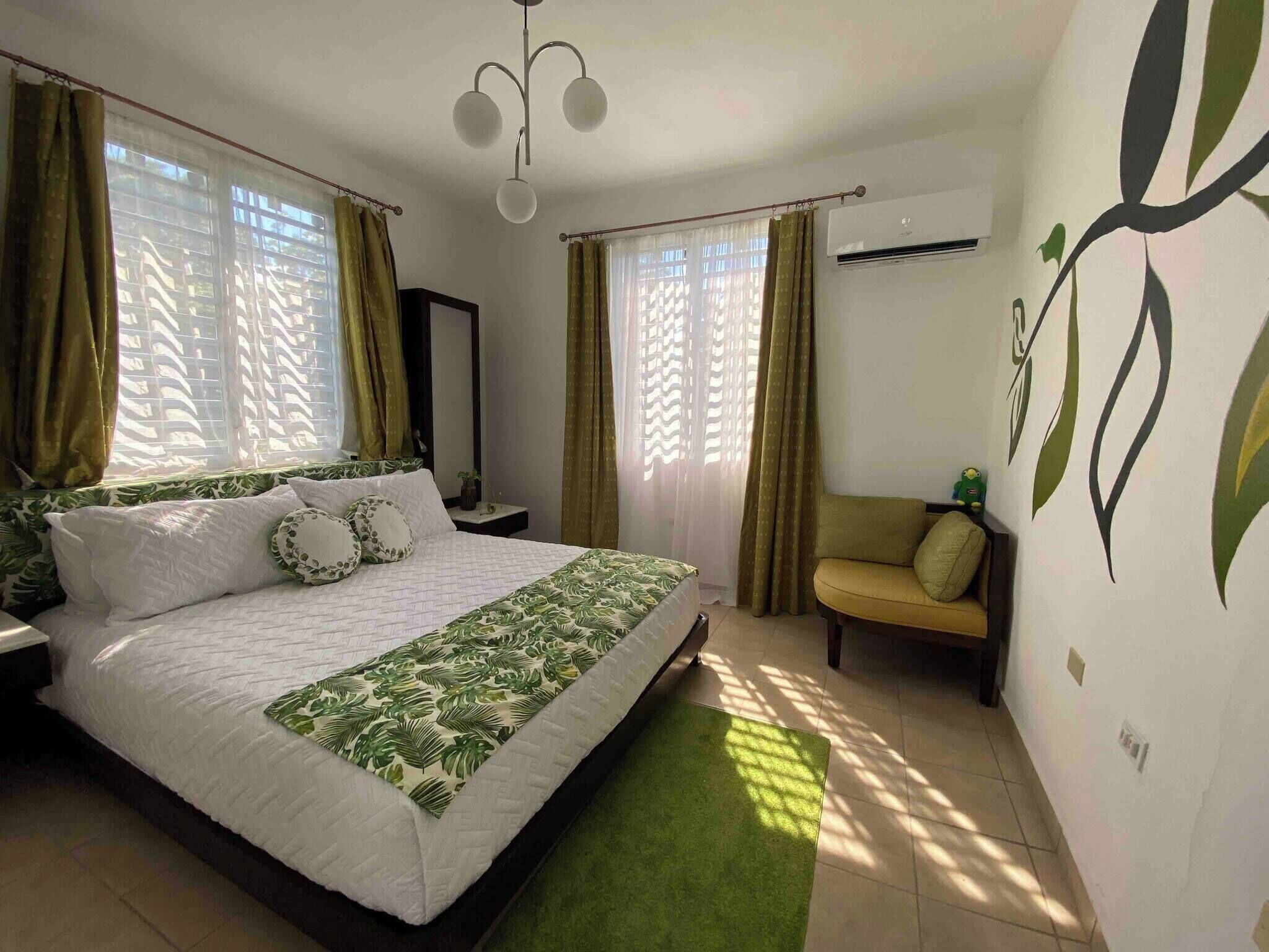 3 bedrooms, iron/ironing board, Internet, bed sheets