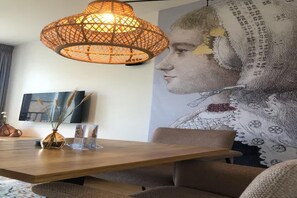 Dining - Lodge with beautiful view of garden (Zoutelande)