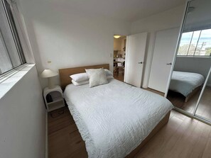 1 chambre, fer et planche à repasser, accès Internet, draps fournis