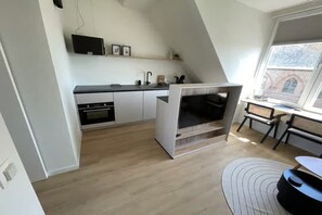 Microonde, forno, piano cottura, lavastoviglie