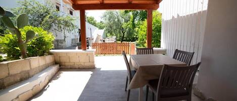 Apartment | Terrace/patio