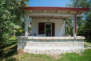 Vila standard, vista para o jardim | Terraço/pátio