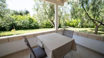 Standard-Villa, Gartenblick | Terrasse/Patio